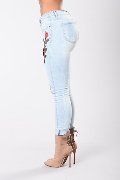 SZ60114 Women Rose Embroidered Distressed Wash Stretchy Skinny Jeans